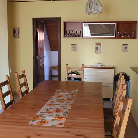 Lenke Apartmanhaz *