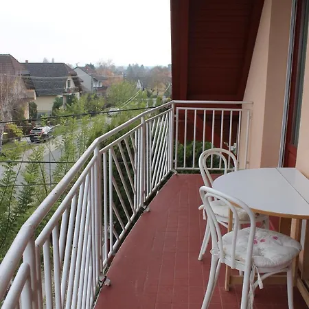 Lenke Apartmanhaz *