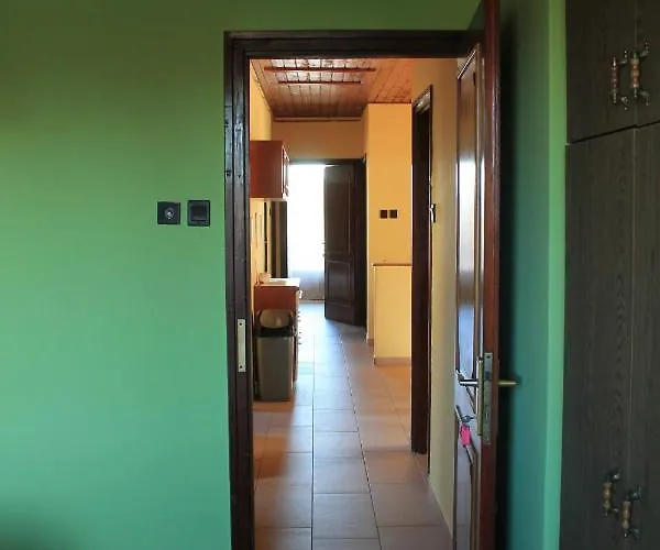 Lenke Apartmanhaz * Balatonlelle